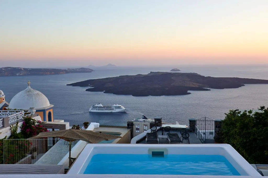 SUITE DELUXE WITH JACUZZI Room, You And Me Suites, Santorini