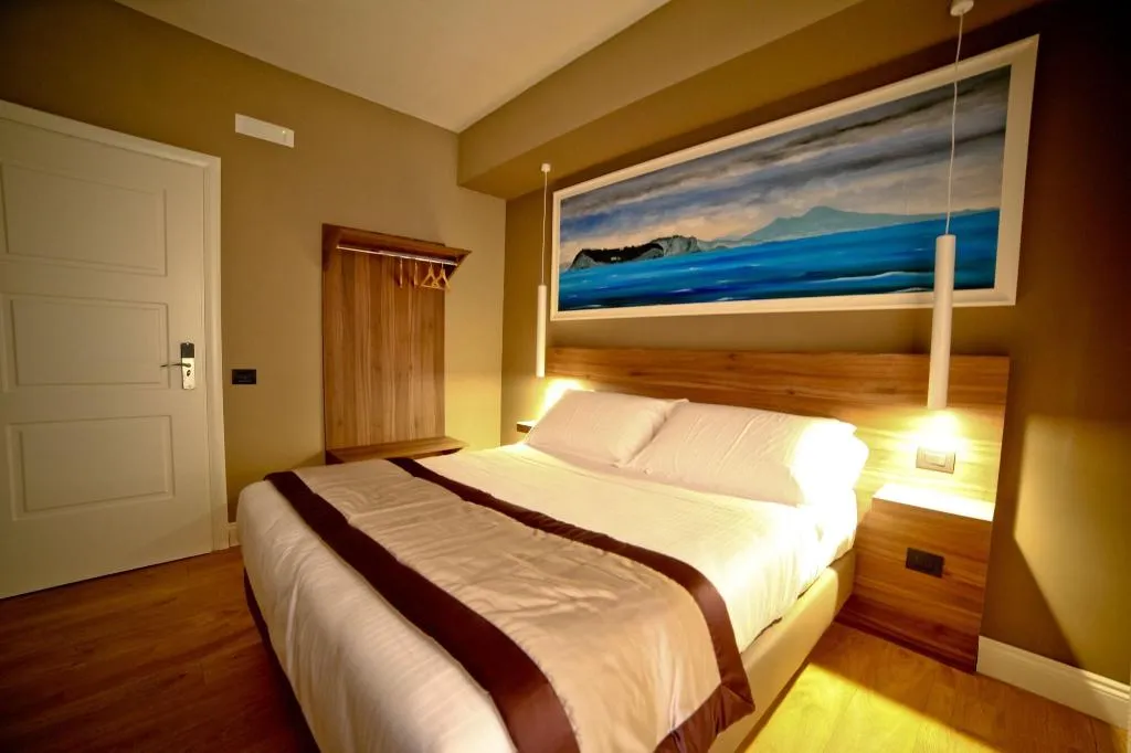 Room, 7Th Floor Suite, Naples
