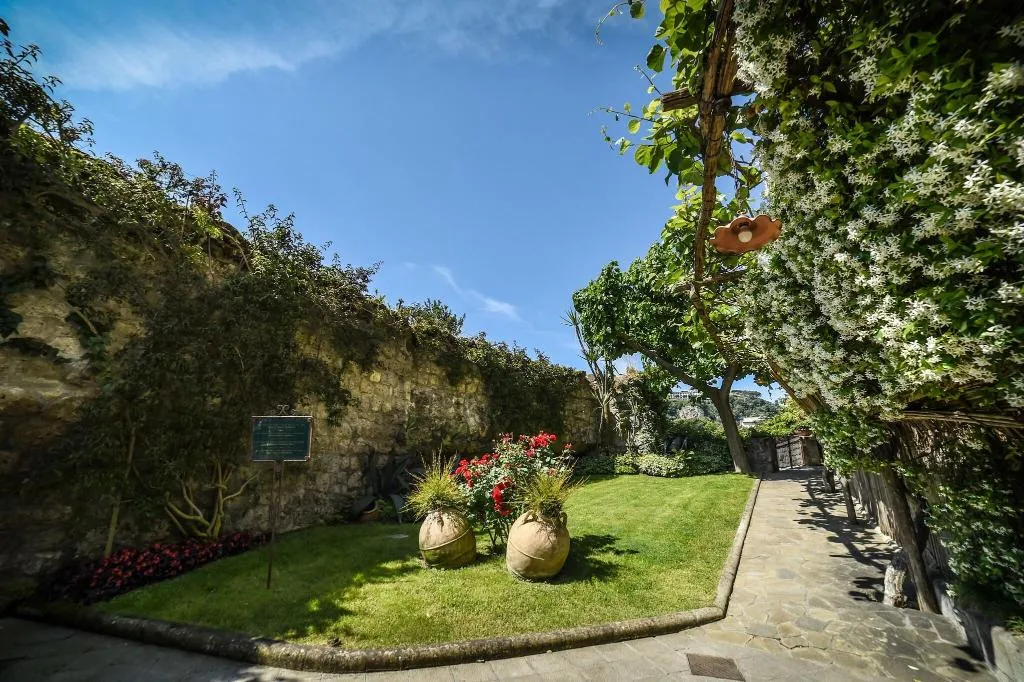 Terrace, Antiche Mura, Naples