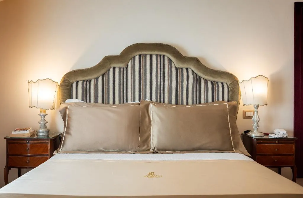 DOUBLE SUPERIOR Room, Forum, Rome