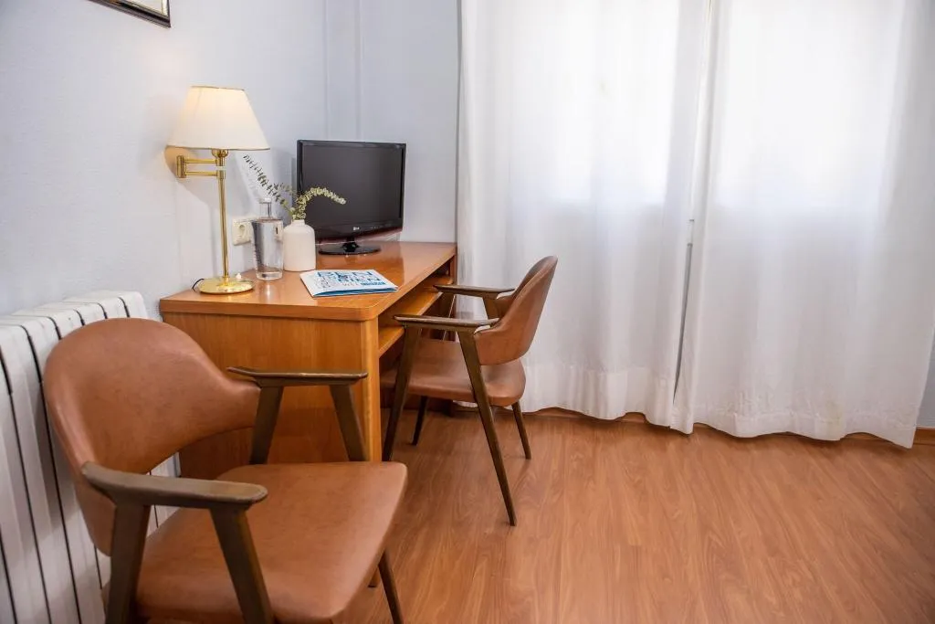 DOUBLE STANDARD Room, Hotel Balneario Broquetas, Barcelona