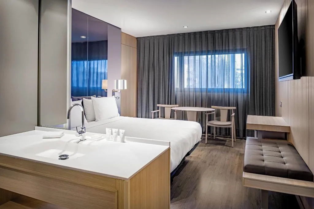 DOUBLE KING SIZE BED Room, AC Barcelona Sants, Barcelona