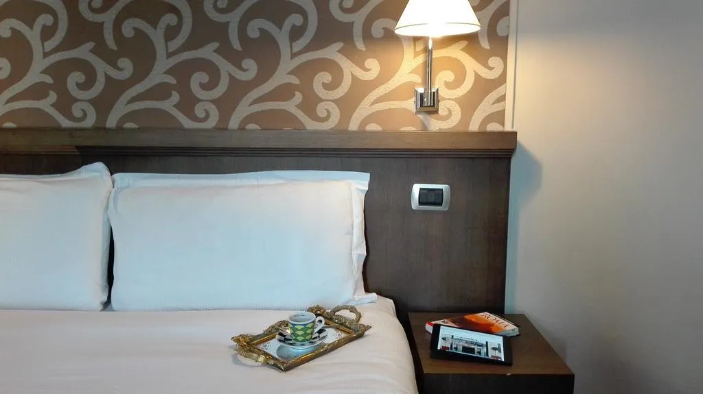 Room, Villa Torlonia Hotel, Rome