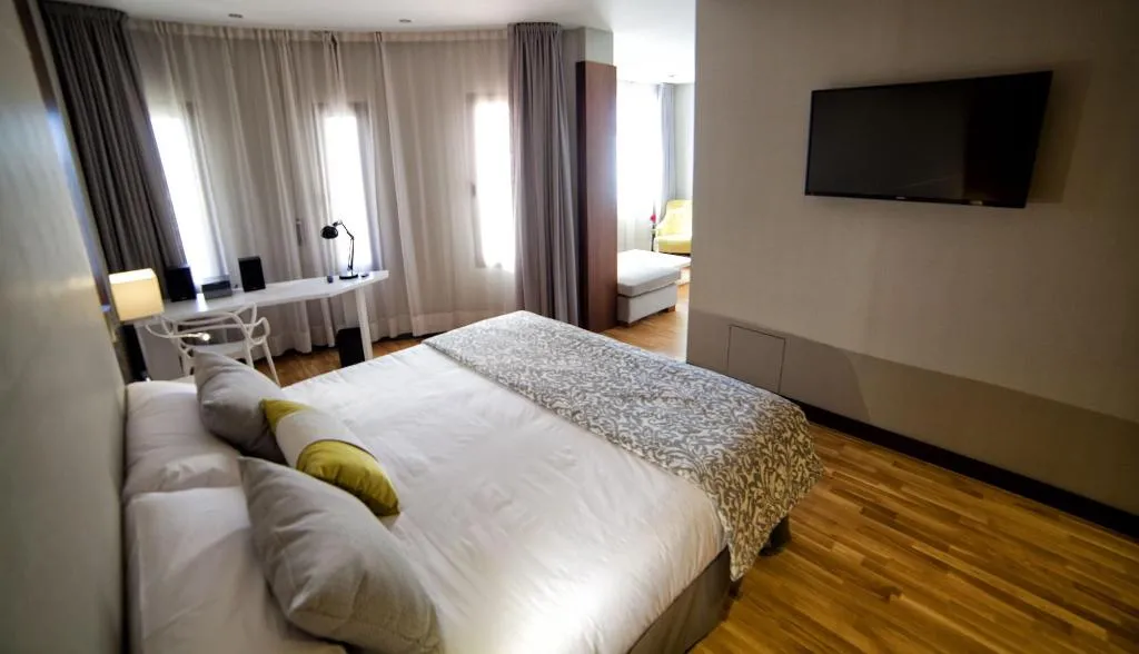 Room, Parque Real, Madrid