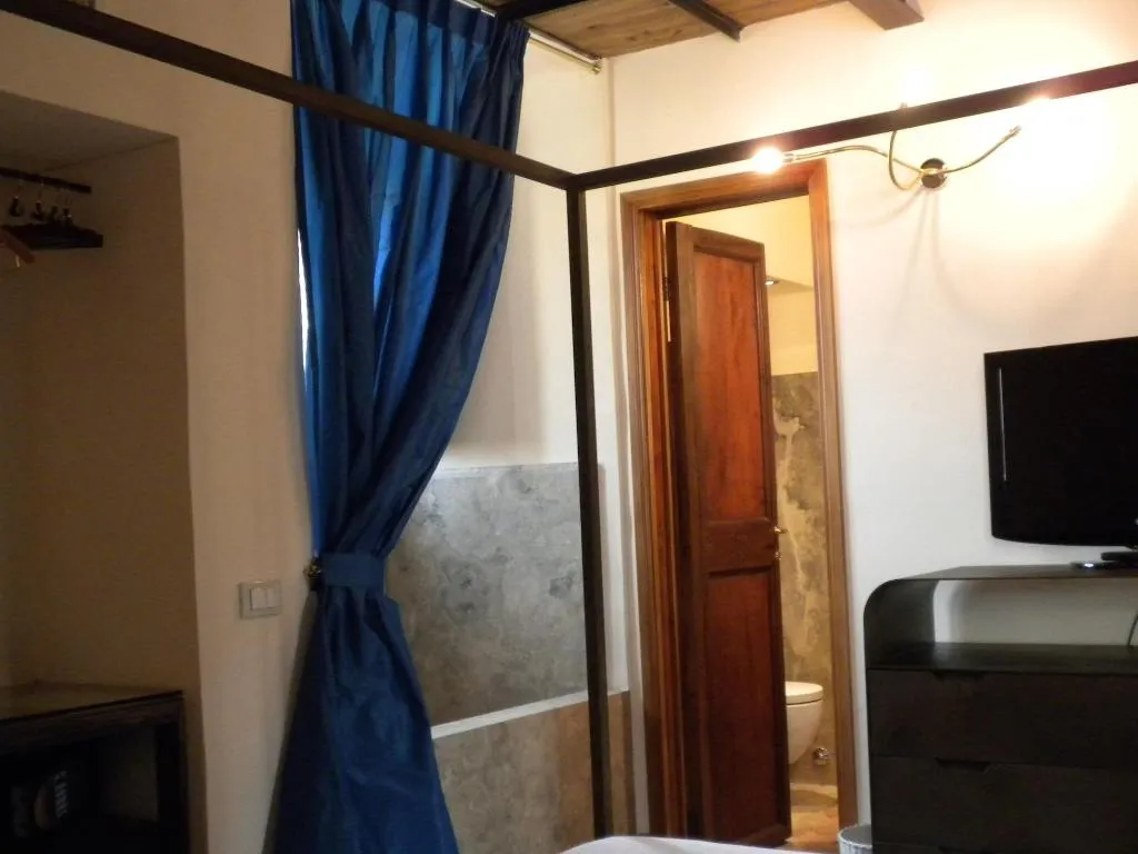 Room, Residenza Torre Colonna, Rome