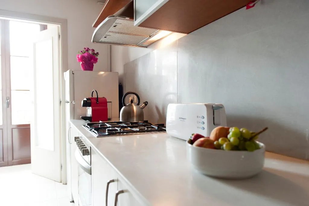 APARTMENT CAPACITY 4 TWO BEDROOMS Room, MH Apartments Ramblas, Barcelona