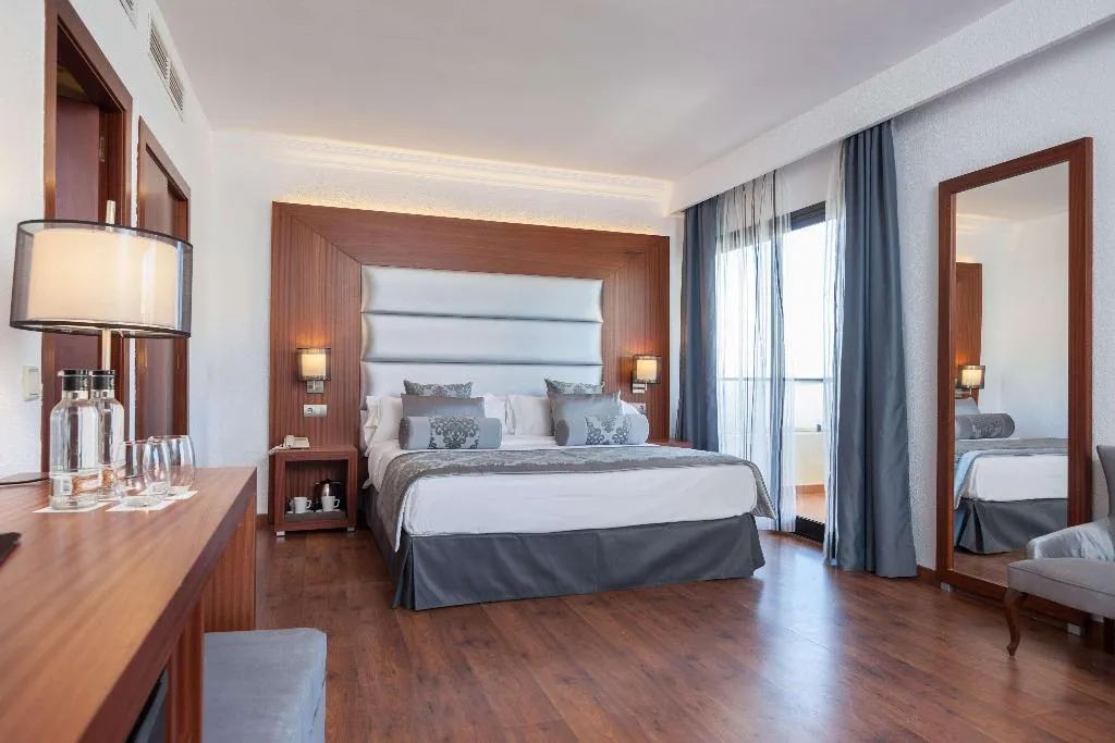 Room, Zafiro Rey Don Jaime, Majorca