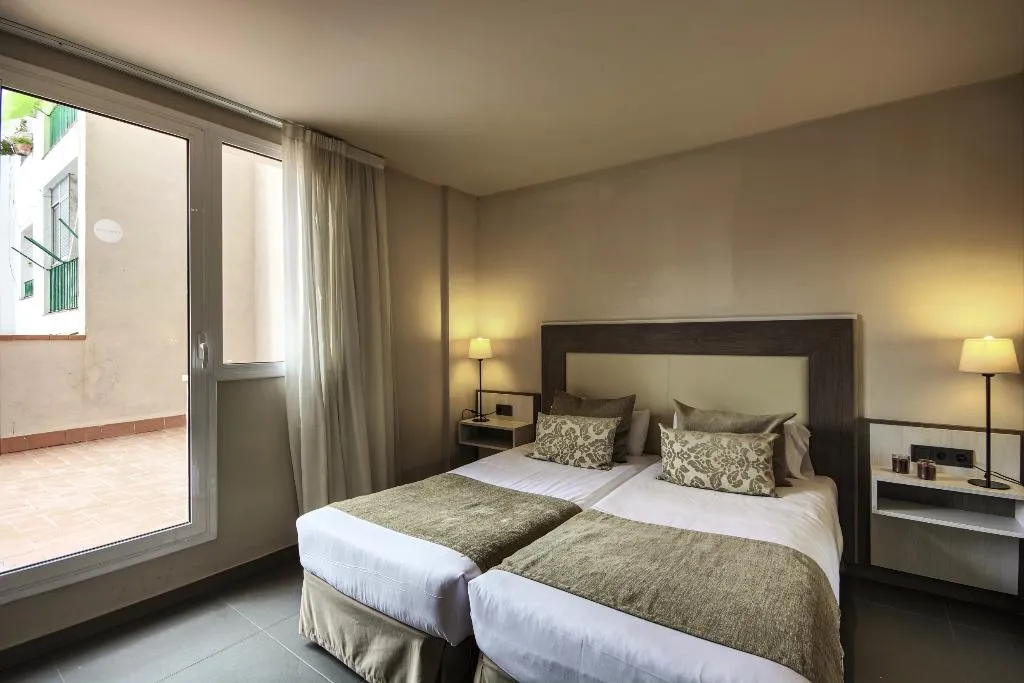 APARTMENT CAPACITY 5 ONE BEDROOM Room, Pierre & Vacances Barcelona Sants, Barcelona