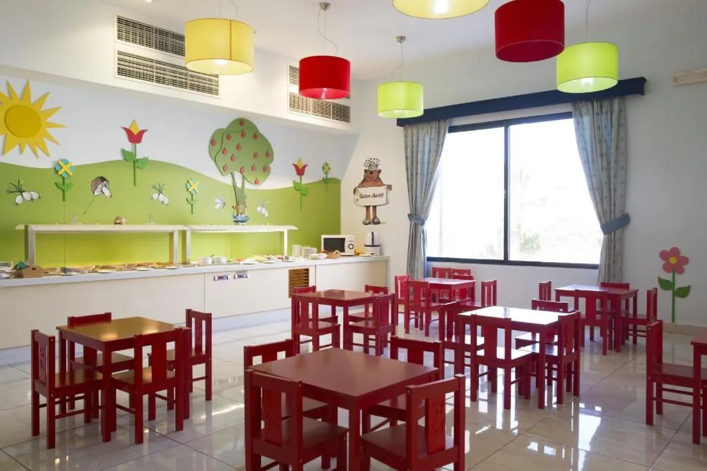 Sports and Entertainment, Mare Blue, Crete