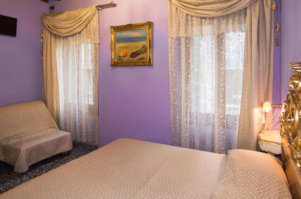 Room, Ca' Bella, Venice