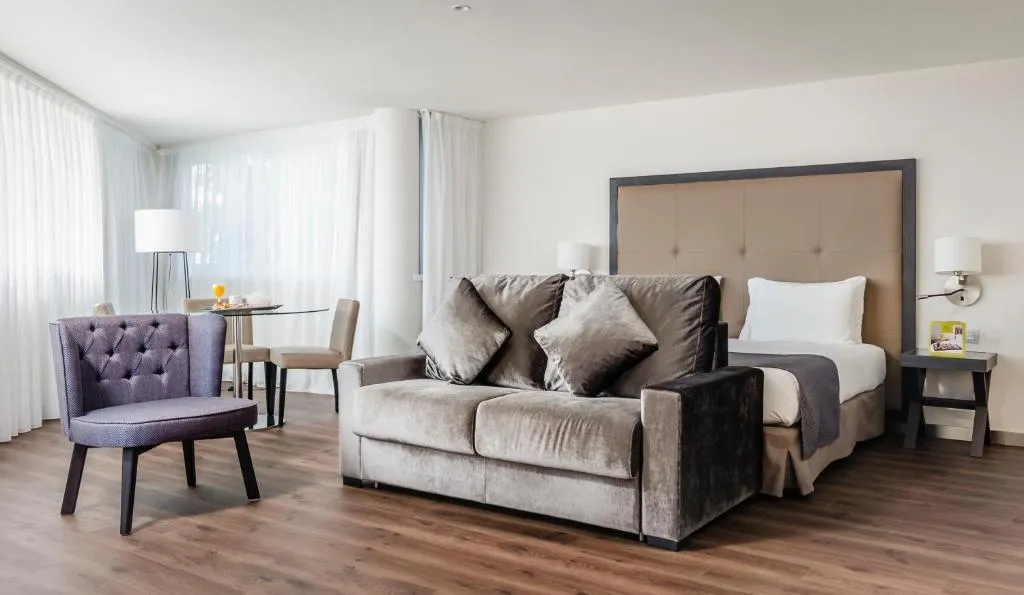 FAMILY ROOM CAPACITY 4 Room, Exe Parc del Valles, Barcelona