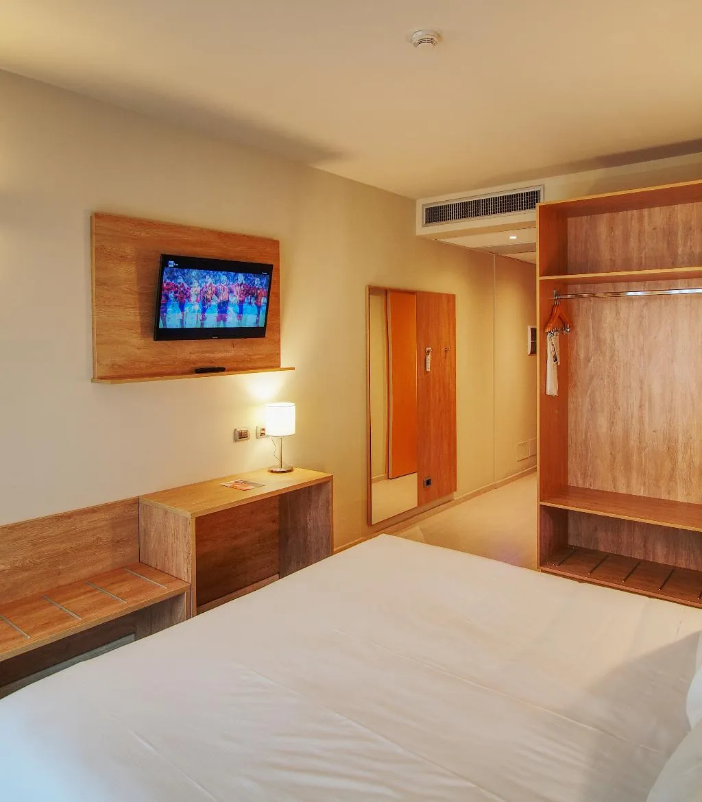 DOUBLE Accessible Room, Tower Hotel Malpensa, Milan