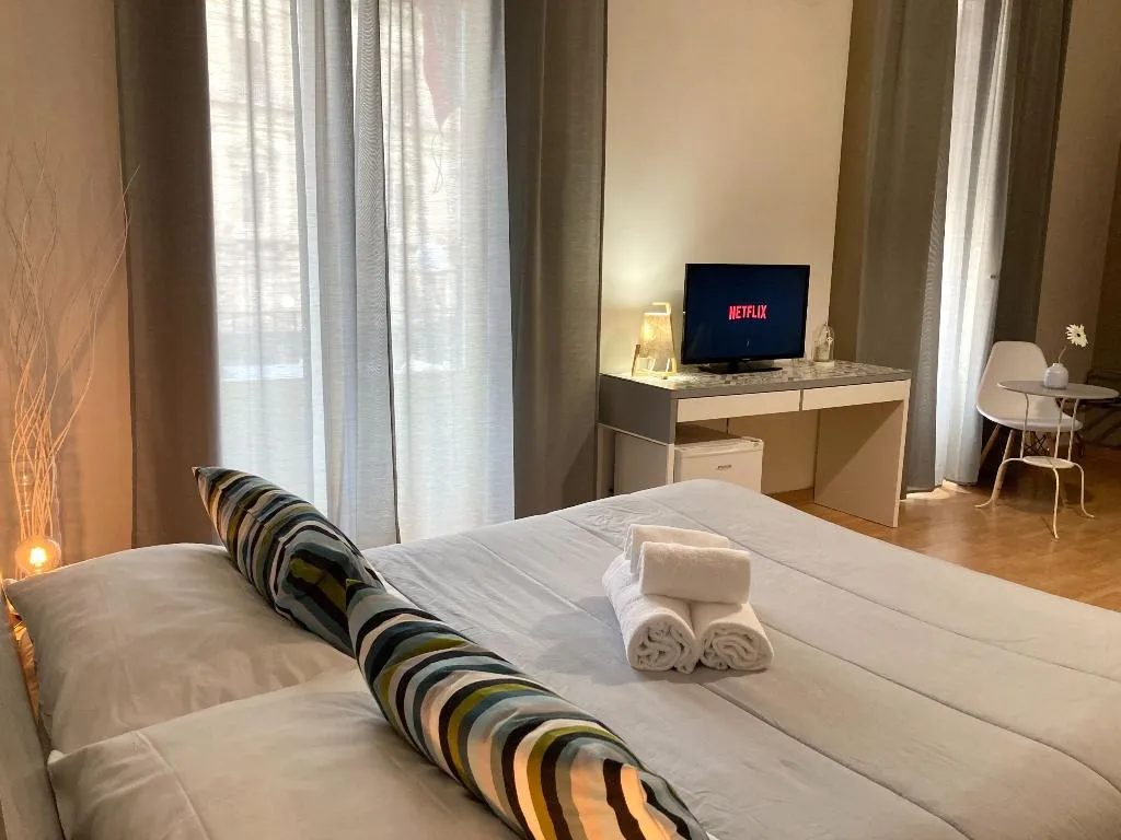DOUBLE DELUXE KING BED Room, Stesicoro InHabit - Catania City Center, Catania