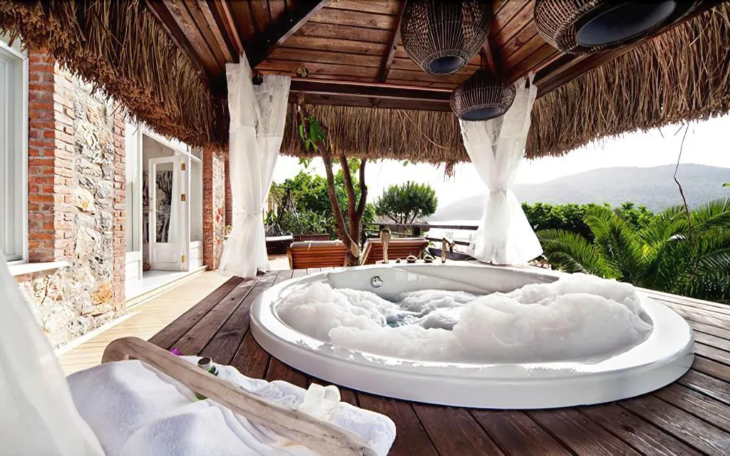 Room, Sabrina's Haus, Dalaman