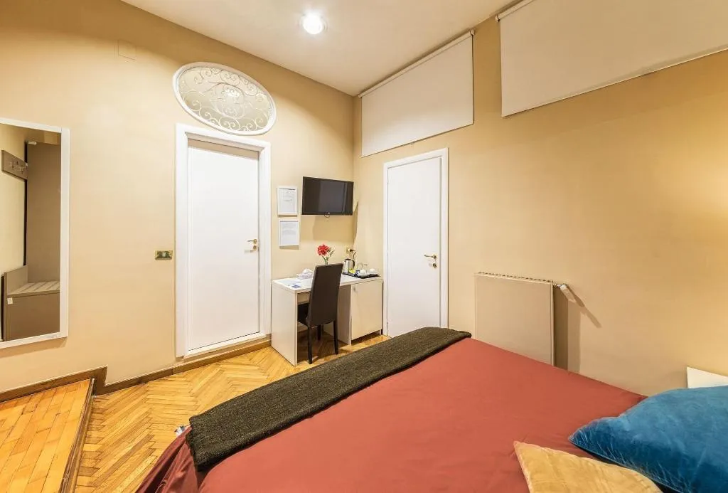 Room, B&B Il Ventre di Napoli, Naples