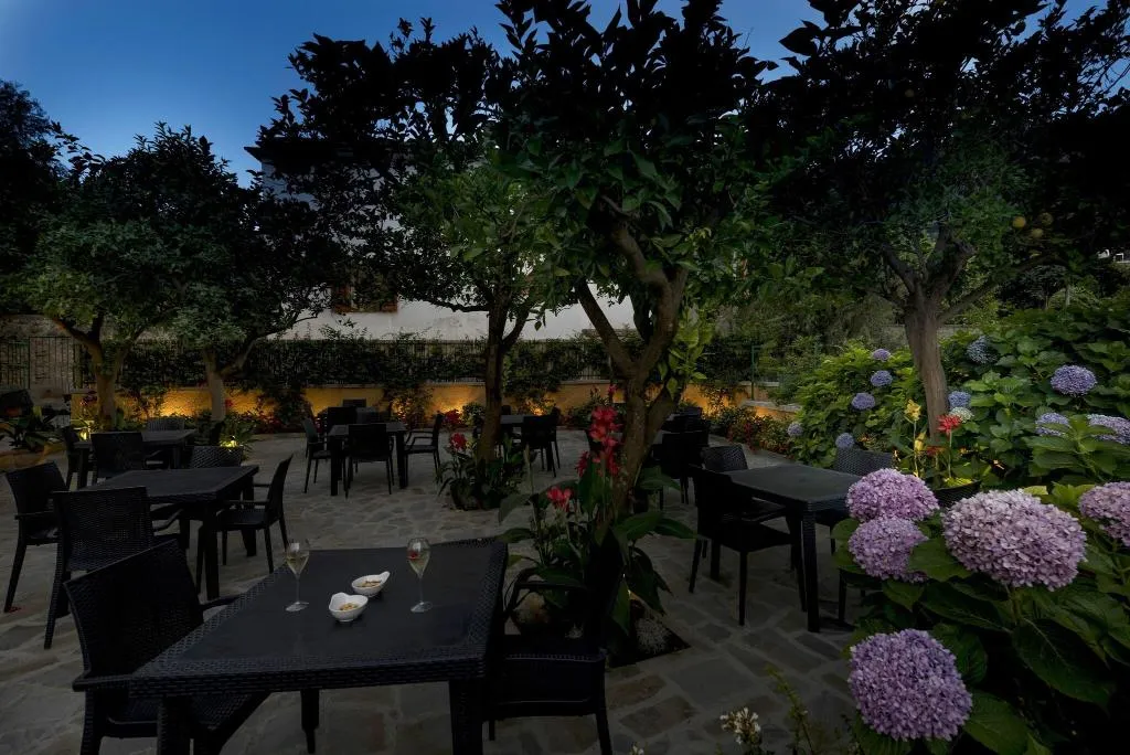 Terrace, Leone, Naples