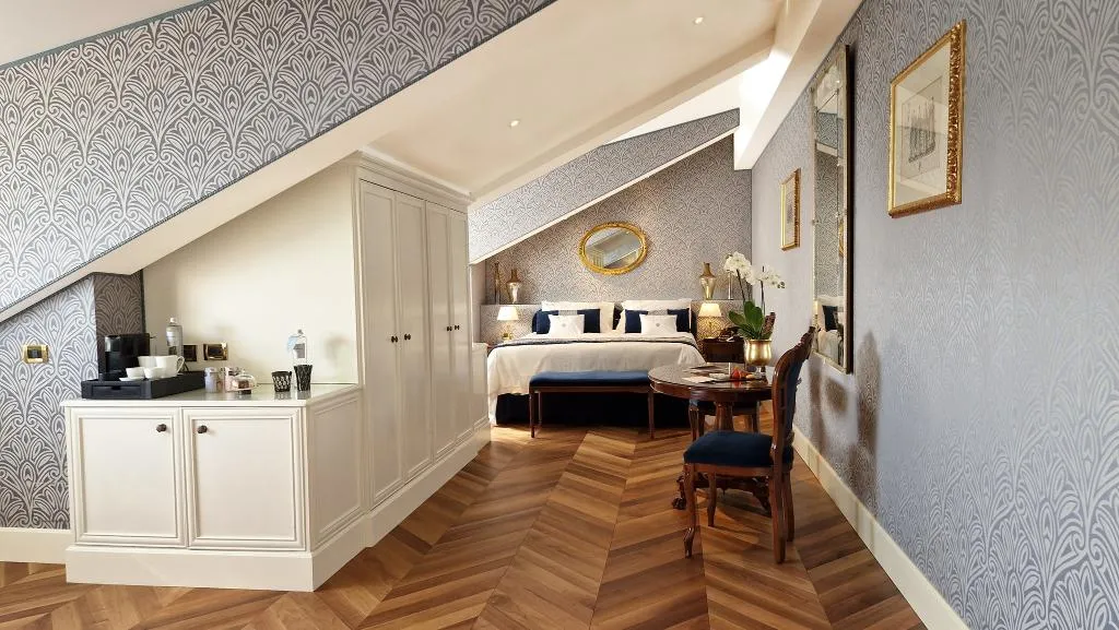 JUNIOR SUITE LAGOON VIEW Room, Londra Palace Venezia, Venice