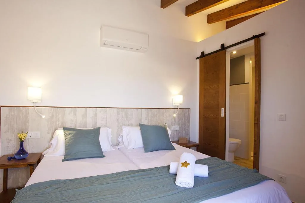 Room, Casal de Petra - Rooms & Pool, Majorca
