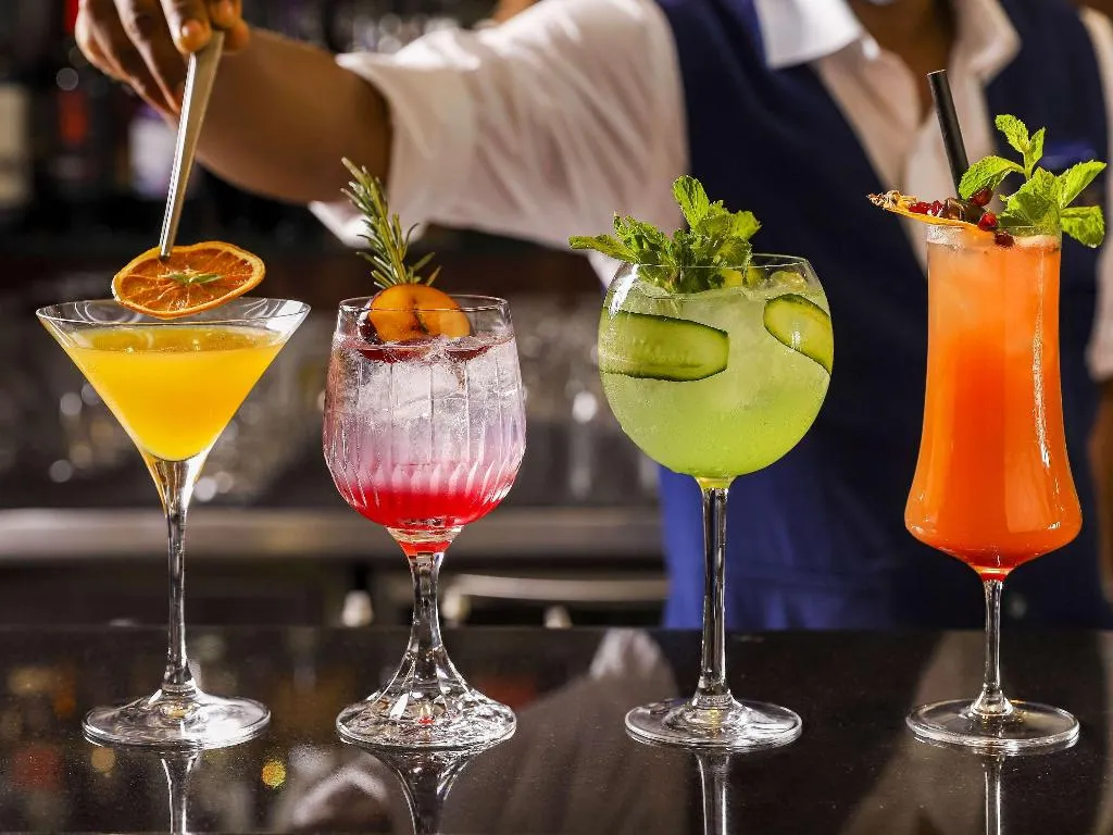 Bar, Queen Elizabeth 2, Dubai