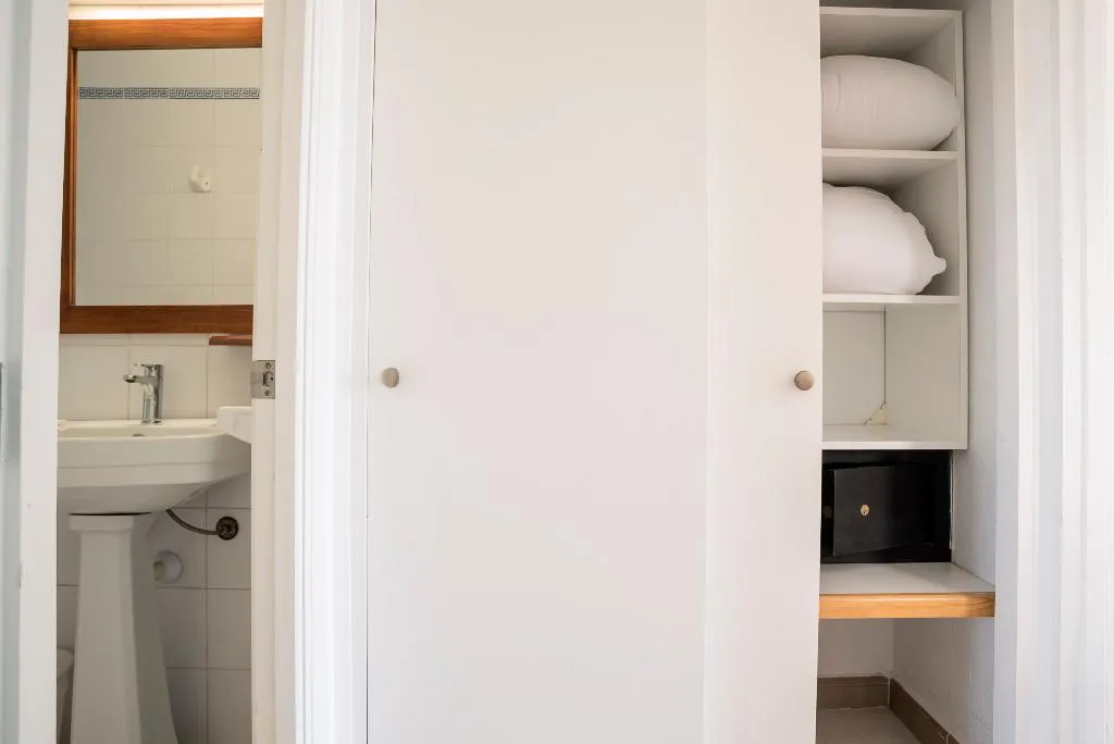 APARTMENT CAPACITY 4 ONE BEDROOM Room, Las Brisas I & II, Menorca
