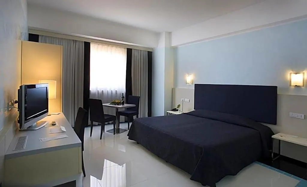Double or Twin STANDARD Room, Grand Hotel Salerno, Naples