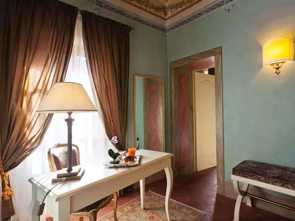 Room, Palazzo San Niccolo, Florence
