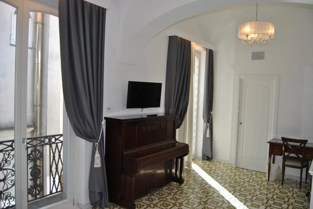 JUNIOR SUITE SUPERIOR WITH AIR CONDITIONING Room, Core Amalfitano City Suites, Naples