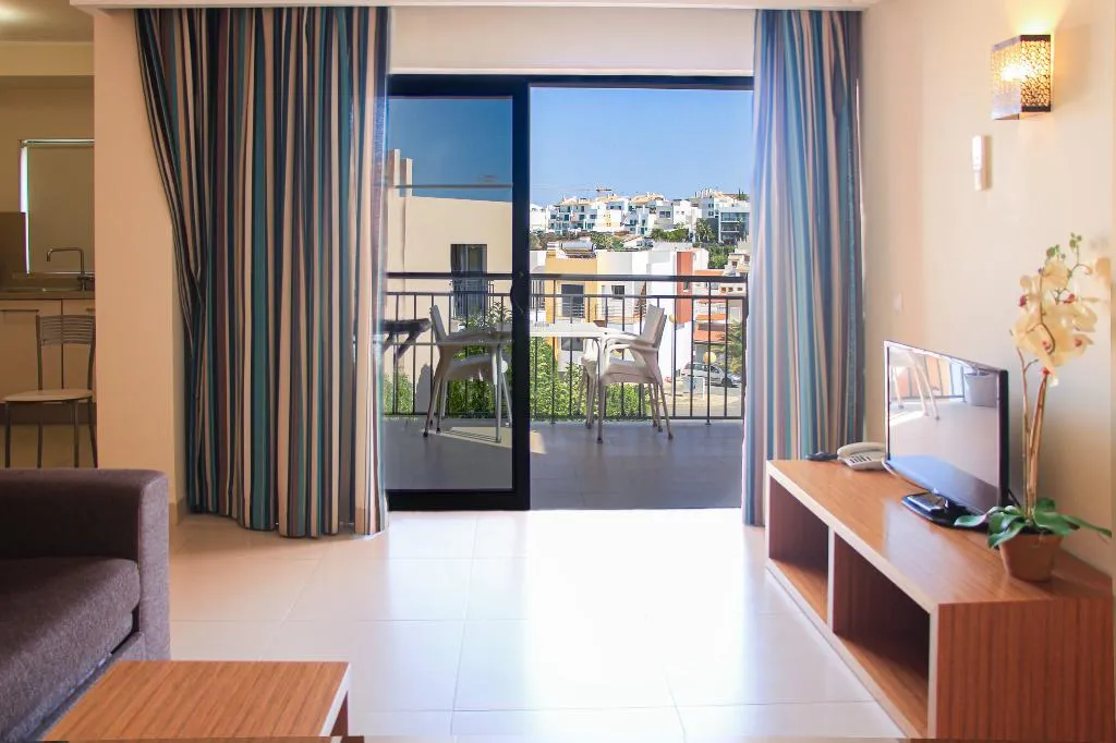 APARTMENT CAPACITY 3 ONE BEDROOM Room, Vitors Village, Algarve