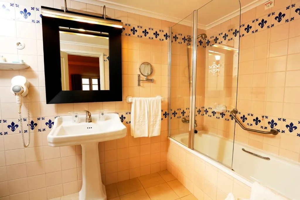 JUNIOR SUITE STANDARD Room, Parador Casa da Insua, Porto