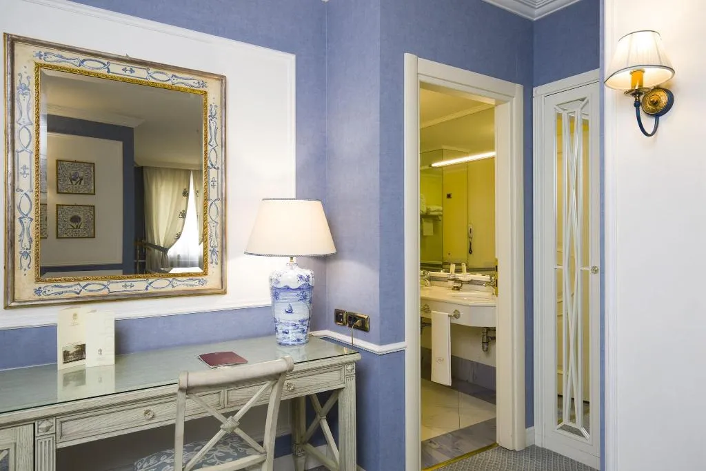 JUNIOR SUITE WITH JACUZZI Room, Palazzo Alabardieri, Naples