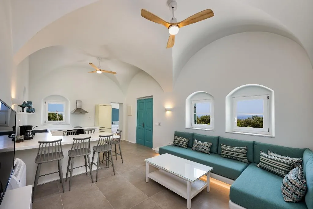 VILLA THREE BEDROOMS WITH PRIVATE POOL Room, Sienna Eco Resort, Santorini