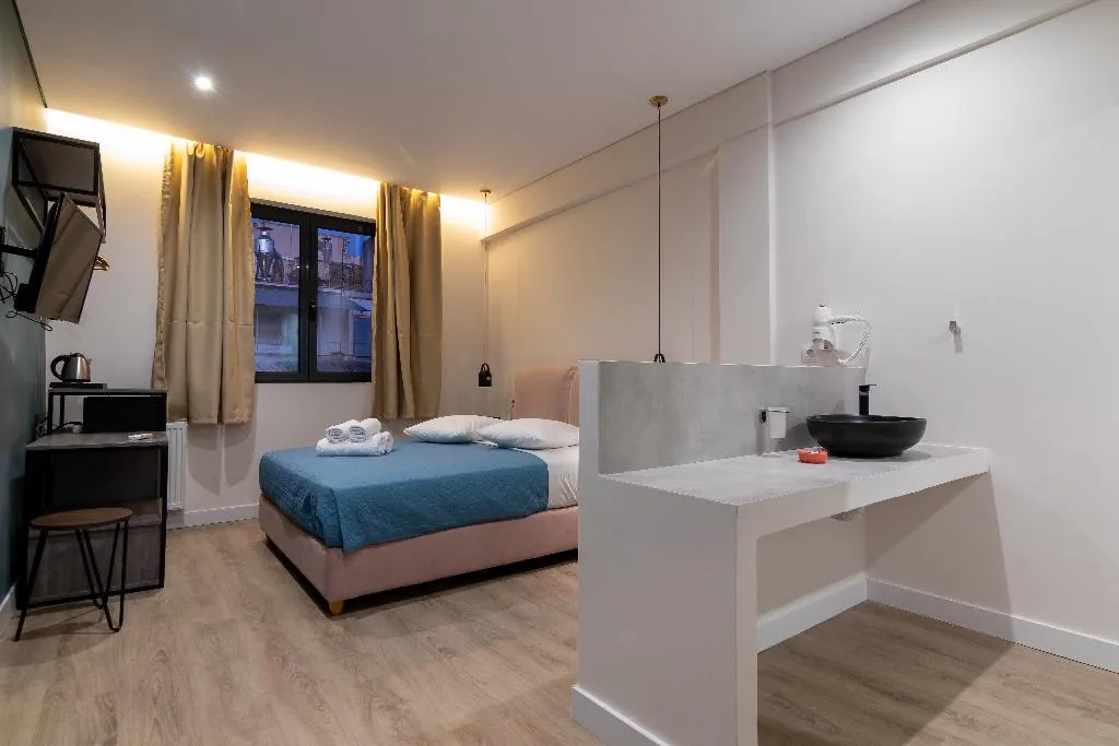 DOUBLE ONE BEDROOM ONE BATHROOM Room, Dunlin Hotel, Athens