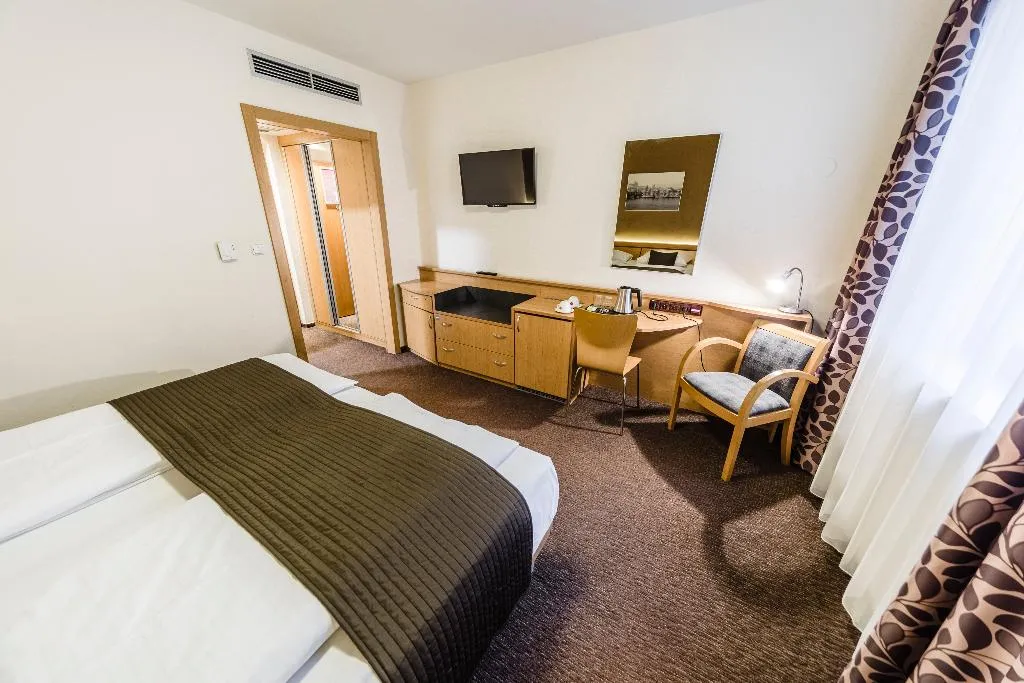 DOUBLE STANDARD Room, Archibald City, Prague