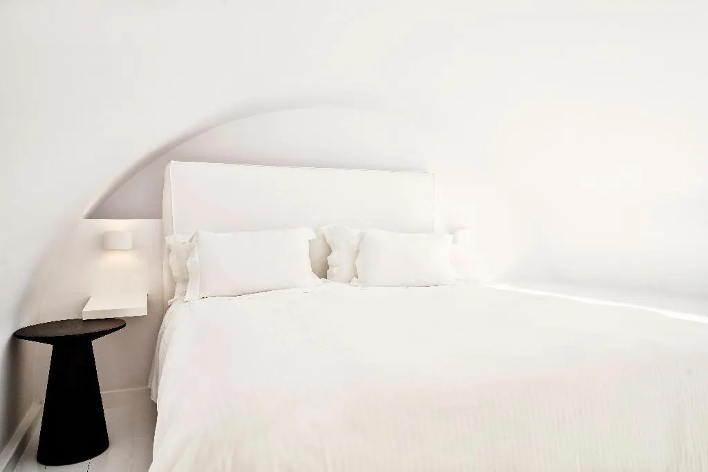 SUITE HONEYMOON Room, Katikies Santorini -Pelagos House, Santorini