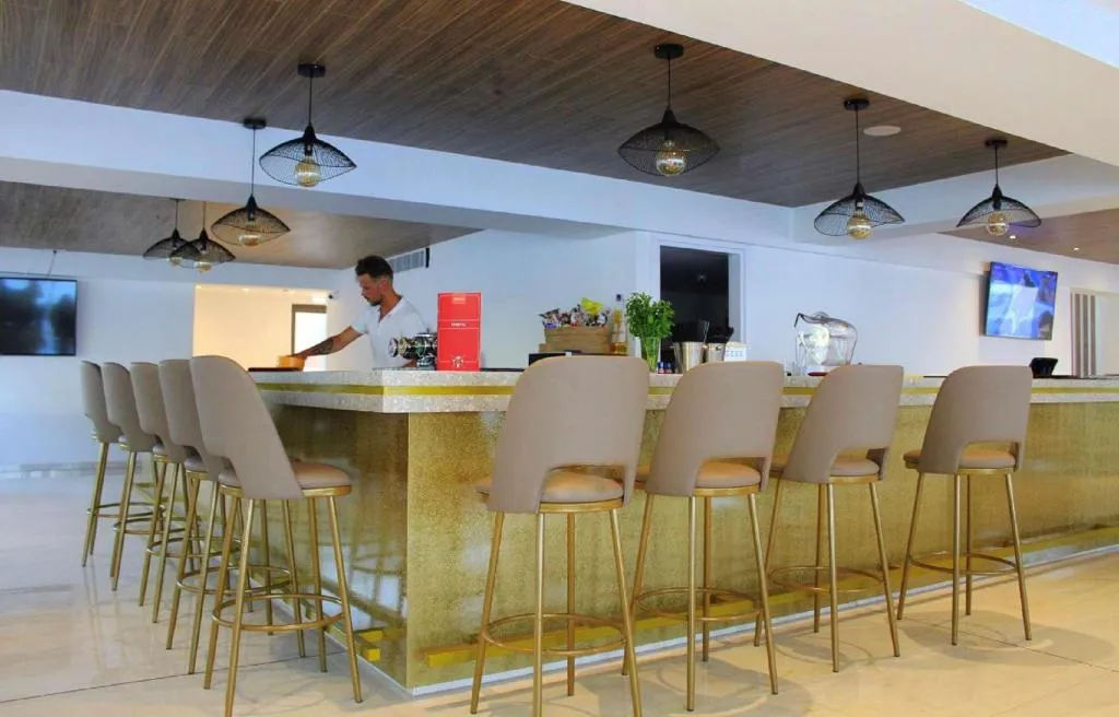 Bar, Piere Anne Beach Hotel, Cyprus
