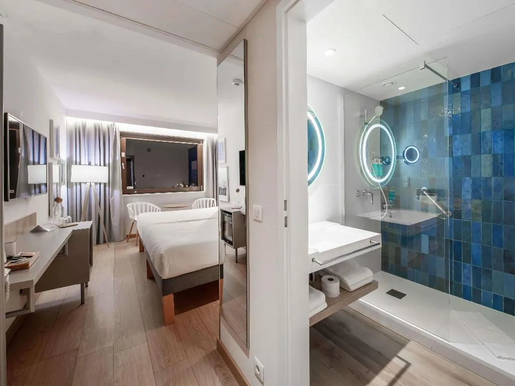 DOUBLE SUPERIOR SEA VIEW Room, Novotel Gdansk Marina, Gdansk