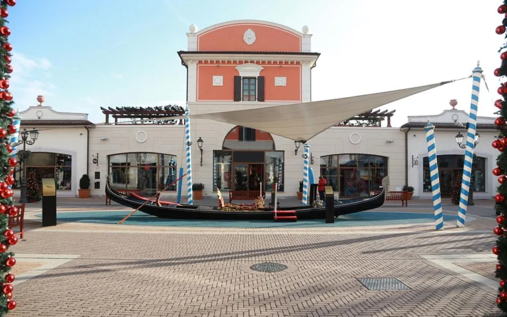 Sports and Entertainment, Hotel Austria, Venice