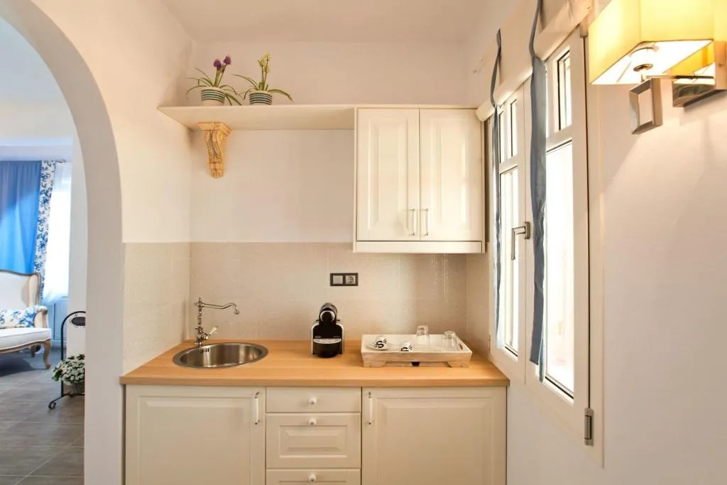 Room, Miland Suites, Santorini