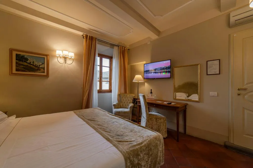 DOUBLE SUPERIOR Room, Palazzo San Niccolo, Florence