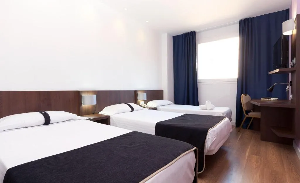 TRIPLE STANDARD Room, Hotel Olympia Universidades, Valencia