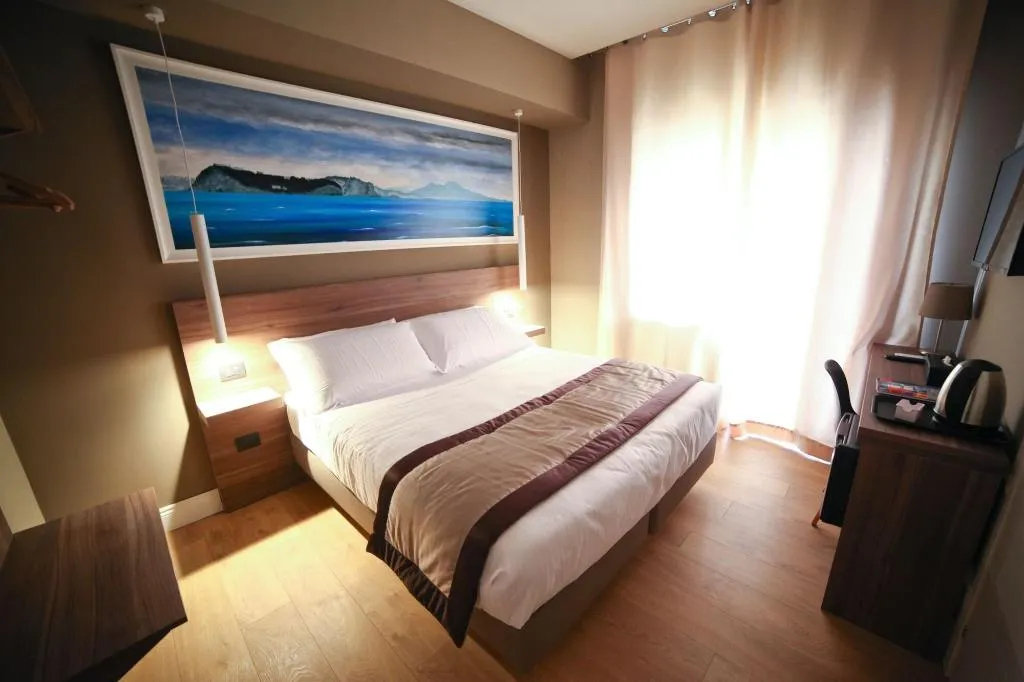 Room, 7Th Floor Suite, Naples
