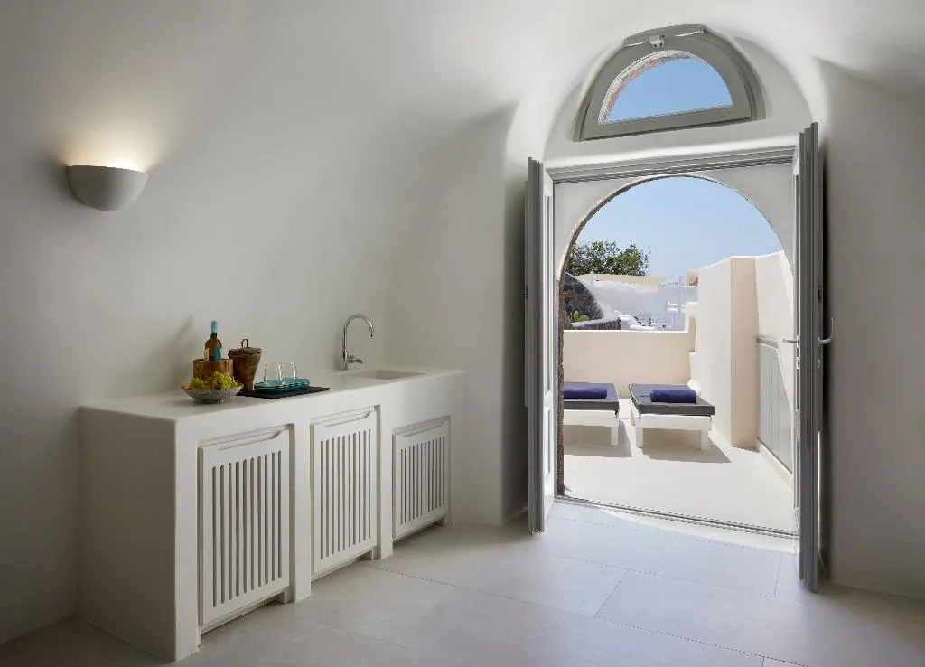 CAVE EXECUTIVE ONE BEDROOM Room, Elysian Santorini, Santorini