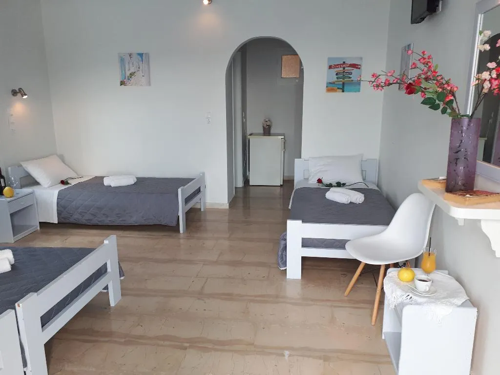 Room CAPACITY 5 Room, Petradi, Santorini