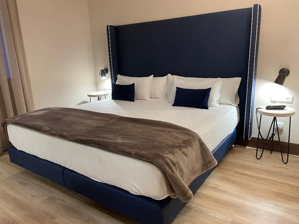DOUBLE KING SIZE BED Room, María Cristina Hotel, Madrid