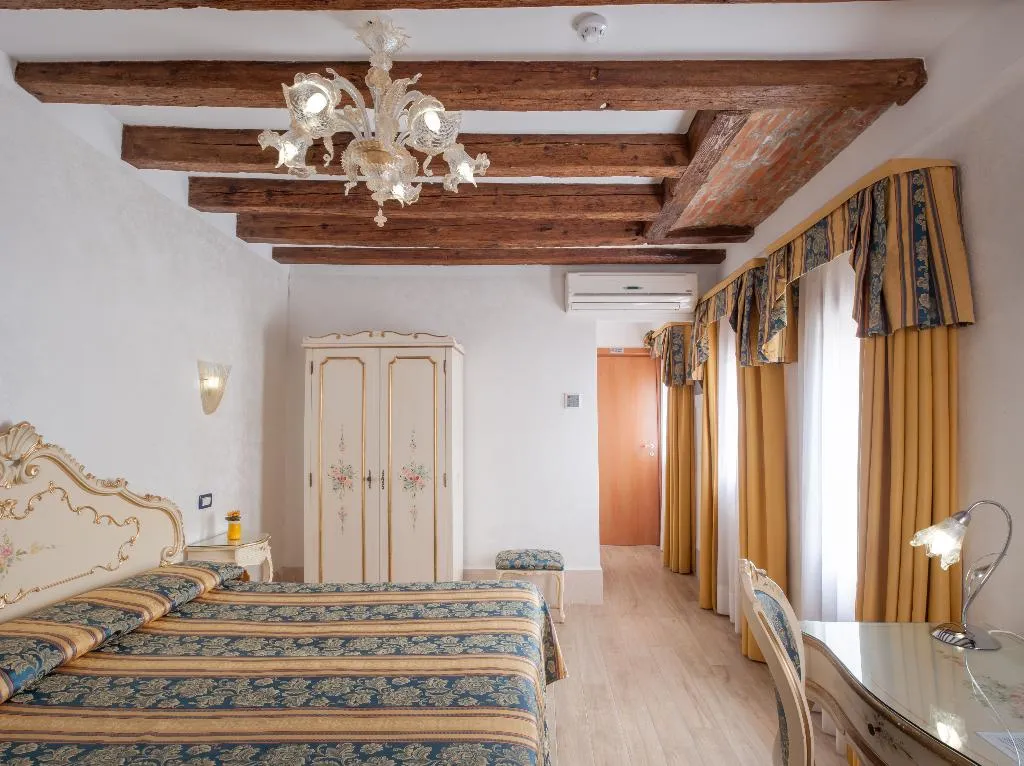 DOUBLE SUPERIOR Room, Il Mercante di Venezia, Venice