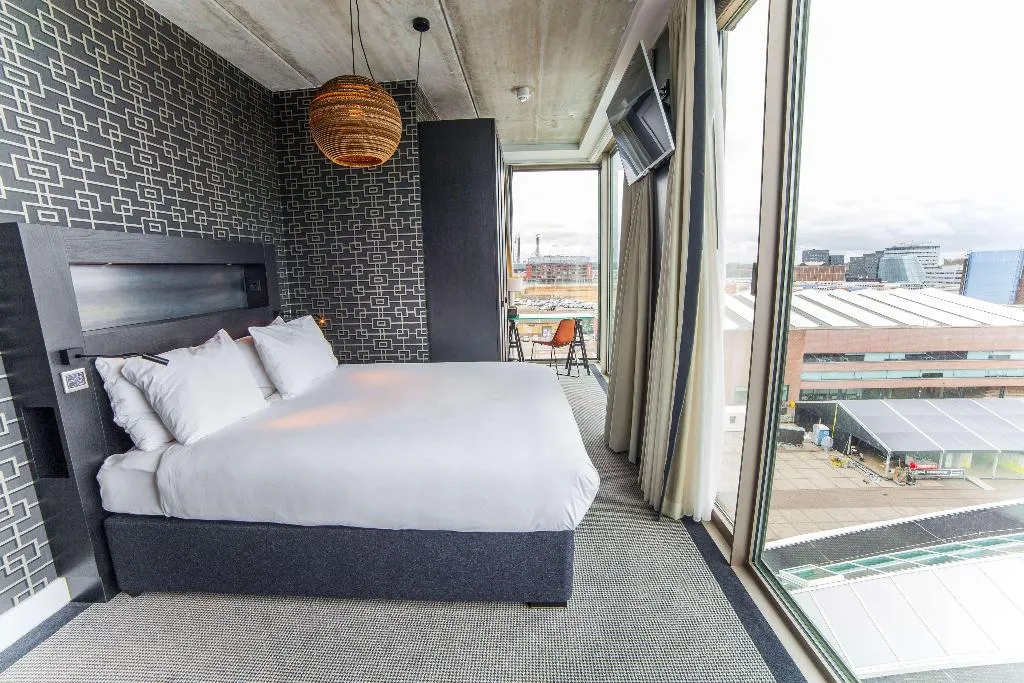 DOUBLE STANDARD Room, DoubleTree by Hilton NDSM Wharf, Amsterdam