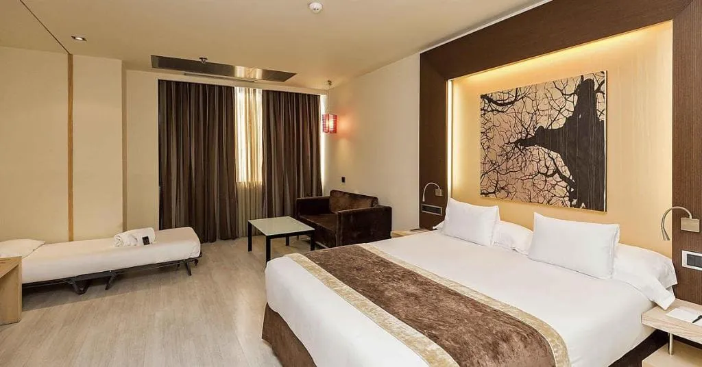 TRIPLE STANDARD Room, Melia Avenida America, Madrid