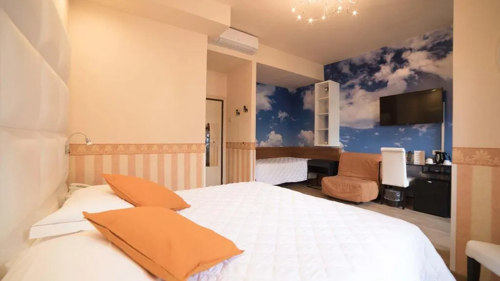 QUADRUPLE TWO DOUBLE BEDS Room, Jane Hotel, Florence