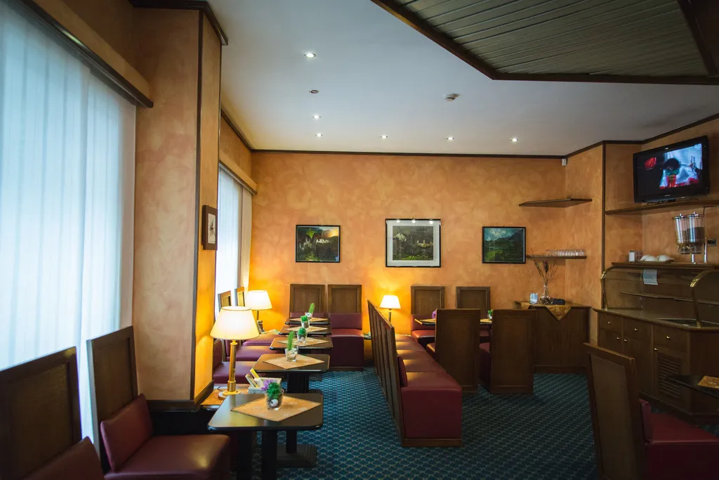 Lobby, Accursio, Milan