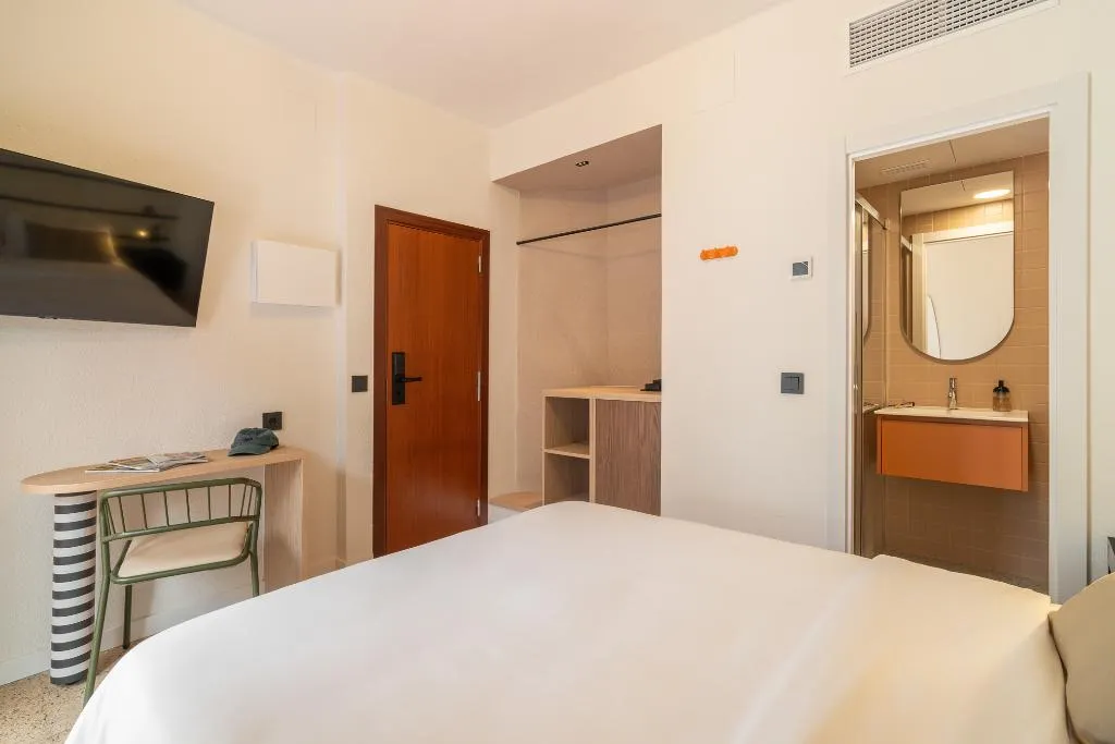 DOUBLE WITH TERRACE Room, Hotel Robson, Costa Brava